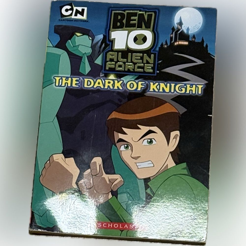 Ben 10 The Dark‎ of Knight reading book